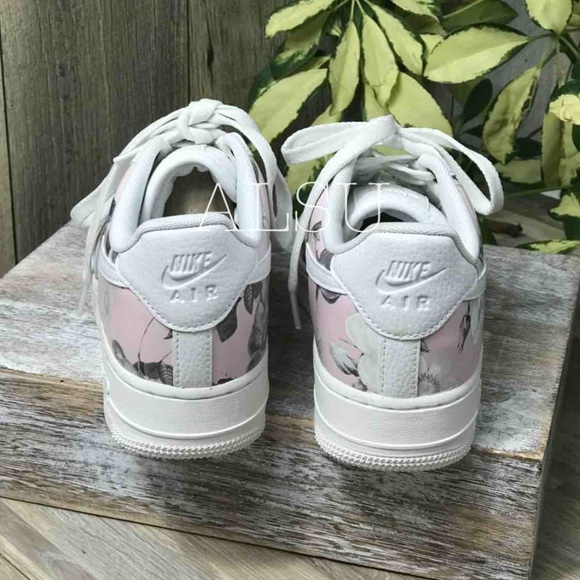 Nike Air Force 1 LXX Summit White Flowers AUTHENTI - Picture 6 of 7